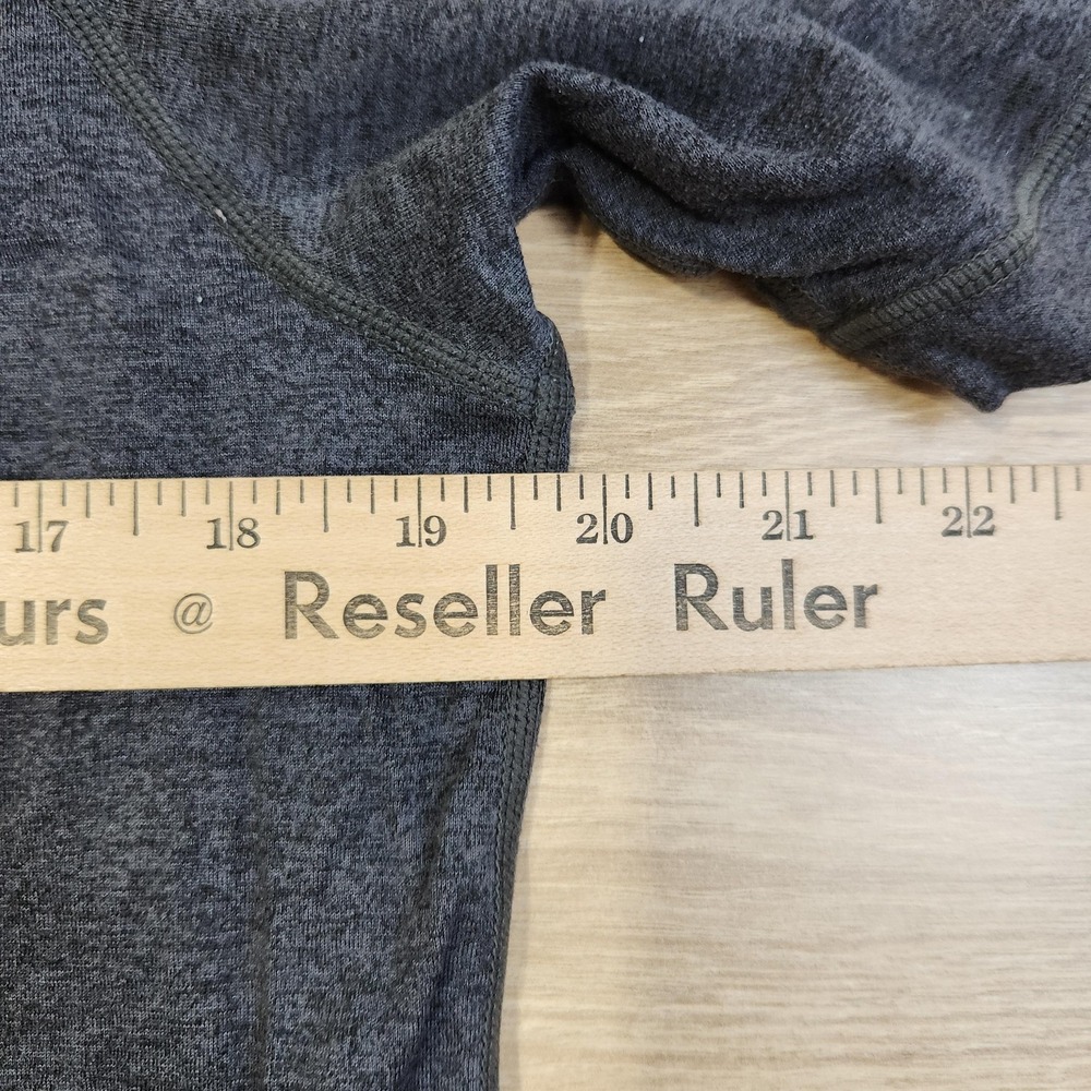 Rhone Shirt Mens Medium Gray Short‎ Sleeve Athletic Running Performance Top - Picture 6 of 8